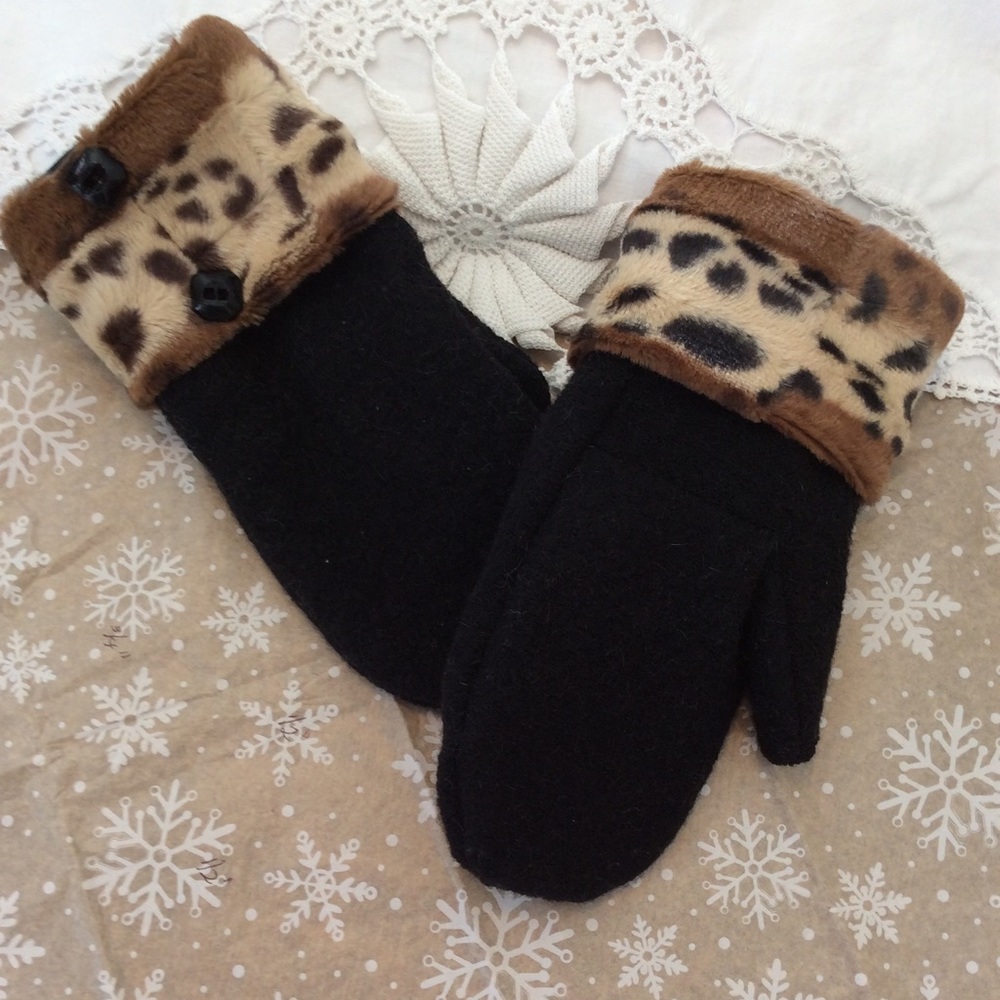 Handmade elegant mittens